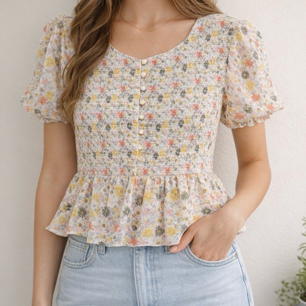 Rio‎ Women's Smocked Blouse Size XSmall EUC Floral Feminine Vintage Inspired Top